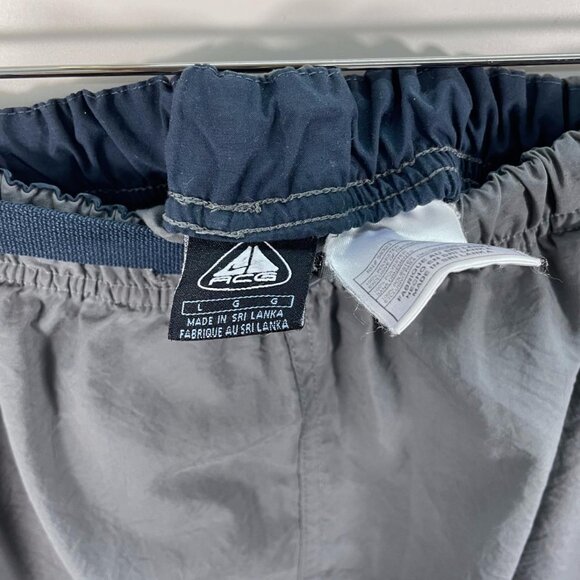 Nike Acg Shorts - Picture 2 of 3